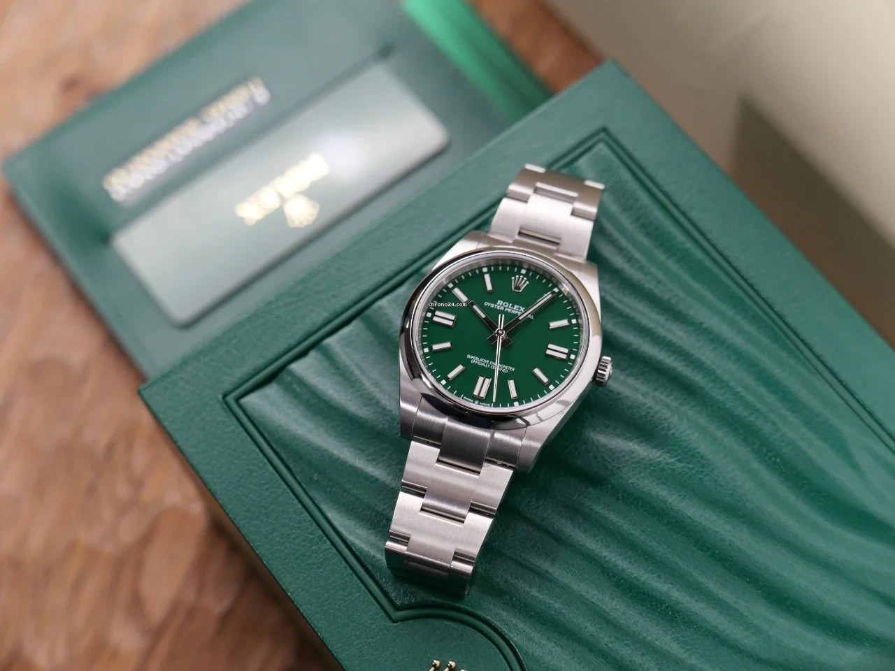 119e64a1de613e79fa2941cb192dc1b9 OYSTER PERPETUAL 124300 Series(green dial) - Image 2