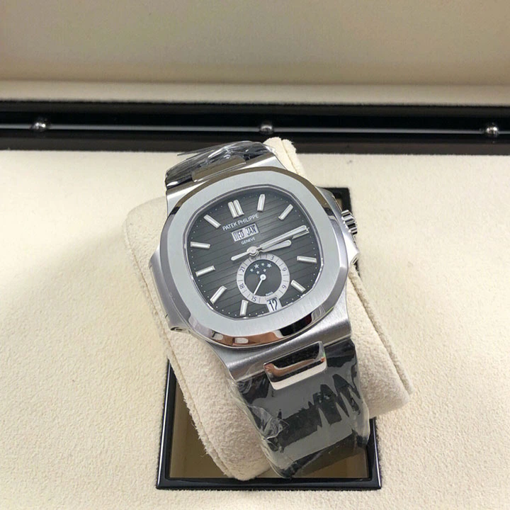 16aa375d128f477040e7366e6cb6dfe0 5726A - Patek Philippe NAUTILUS - Image 8