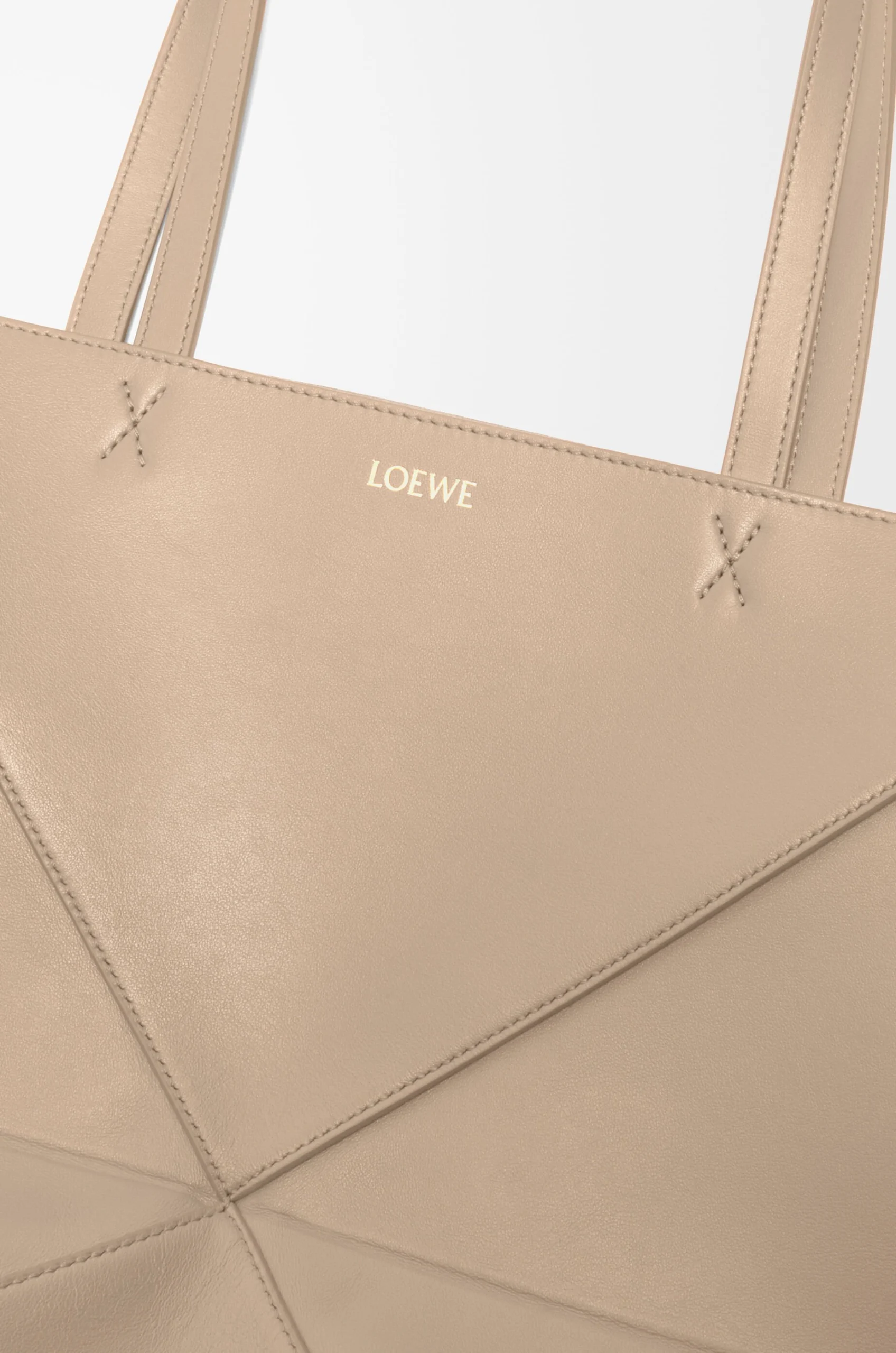 17ff42bbbd2f42cd860d66273a590157 Medium Puzzle Fold tote in shiny calfskin - Image 6