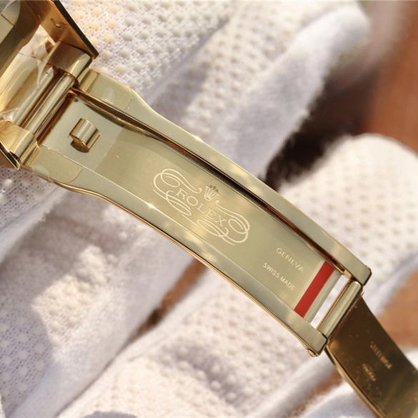 2b2ae3574b1997f903041f0126ebb668 SUBMARINER GOLDEN BLUE / RED DIAMOND BLACK DIAL 40MM - Image 8