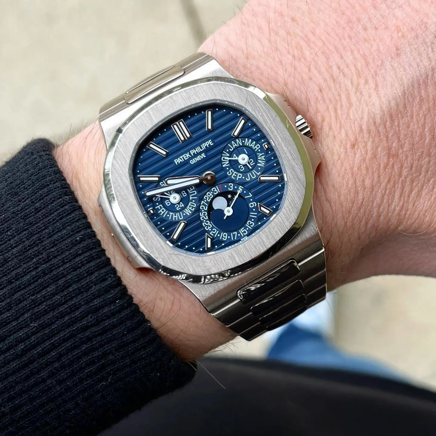 323b2e7deb08b167bd54187287b008bd 5740/1G - NAUTILUS - Image 5