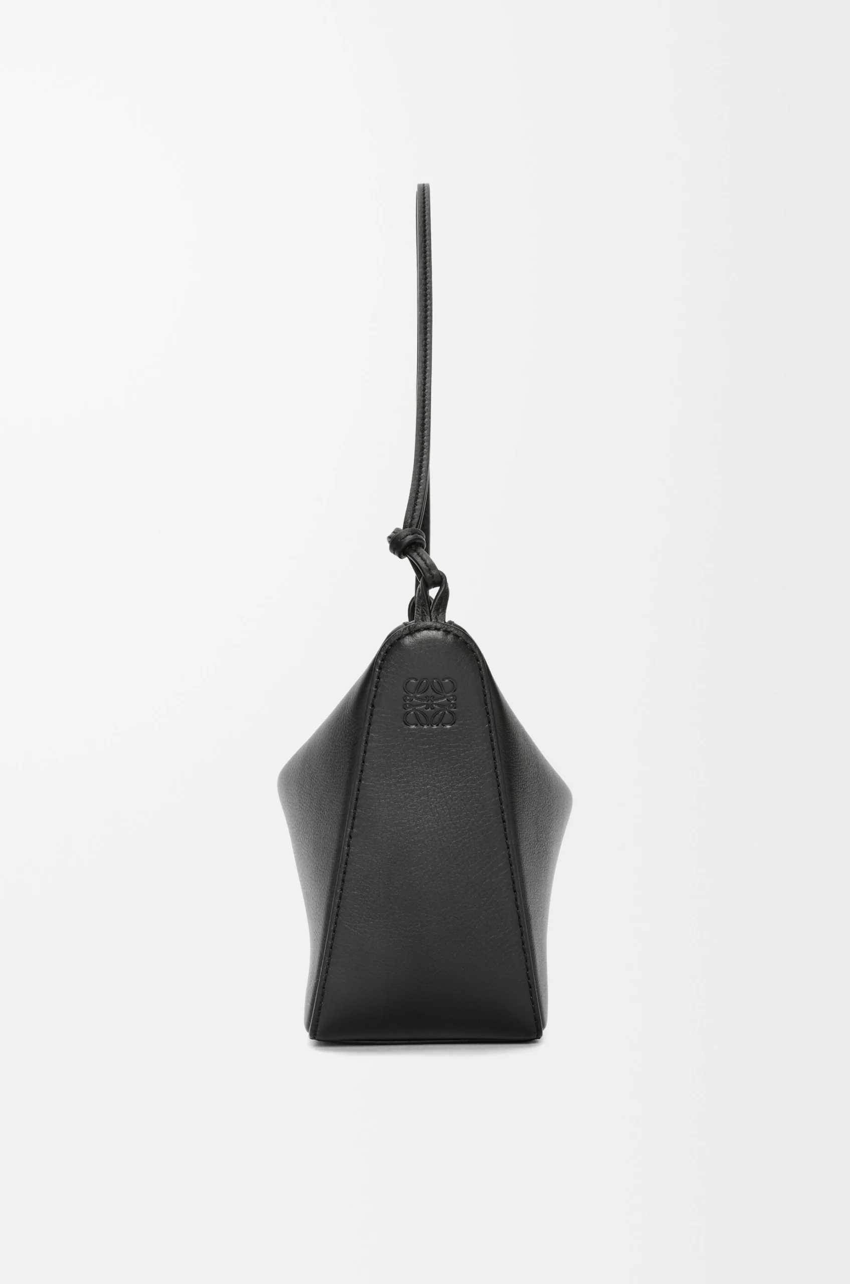 37d242eae29298cfe3cd8a72e4273c32 Mini Hammock hobo in classic calfskin - Image 8