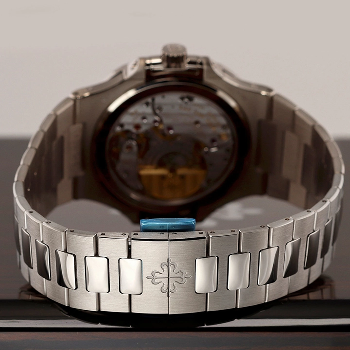 42b82278d9854322e001d9c306263d79 5740/1G - NAUTILUS - Image 10