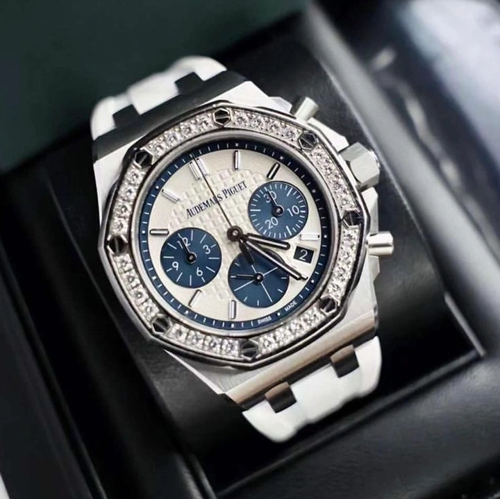 4abffd4331670675ea58e2fff6d456d4 Royal Oak Offshore Automatic Chronograph Ref. 26231ST.ZZ.D010CA.01 - Image 2