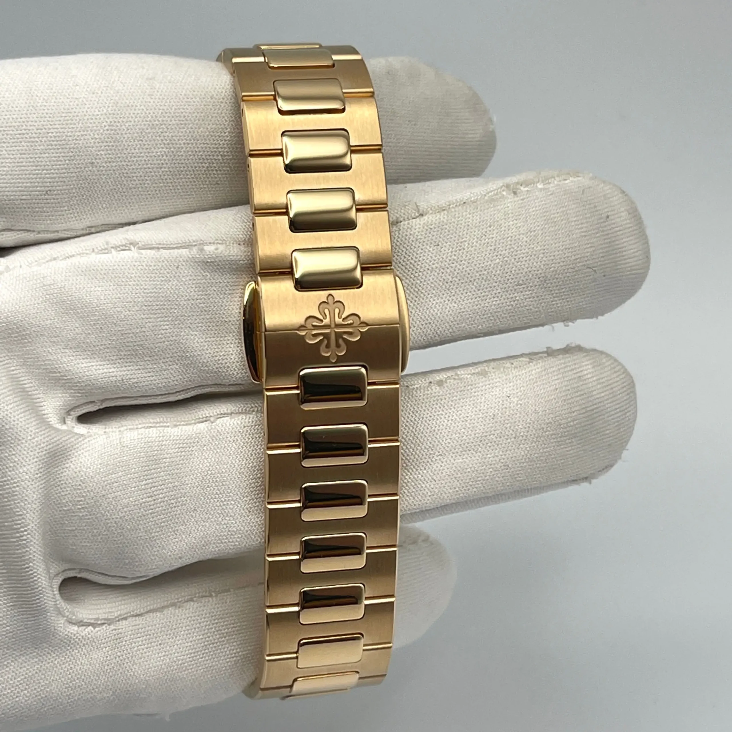 55a4b7a5254d43aeb10e4e6d92a62d8a 7010/1R - Patek Philippe NAUTILUS - Image 4