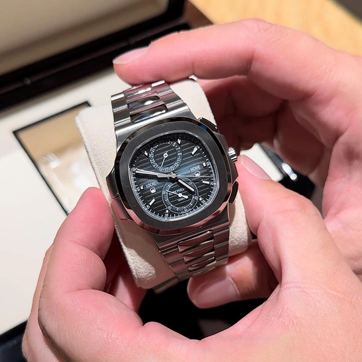 67efffb51502e2bf1f7a4f3cde813f21 5990/1A-001 - Patek Philippe NAUTILUS - Image 2