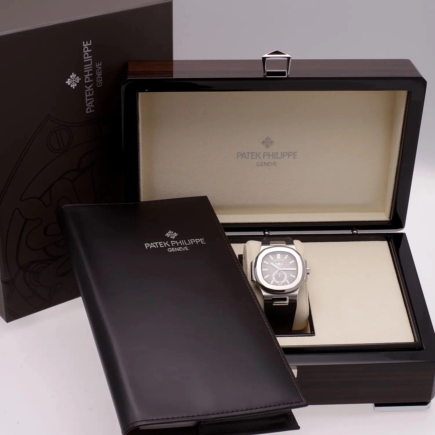 6e3d51b66d4b7b7bc02ea8114dd28596 5726A - Patek Philippe NAUTILUS - Image 5