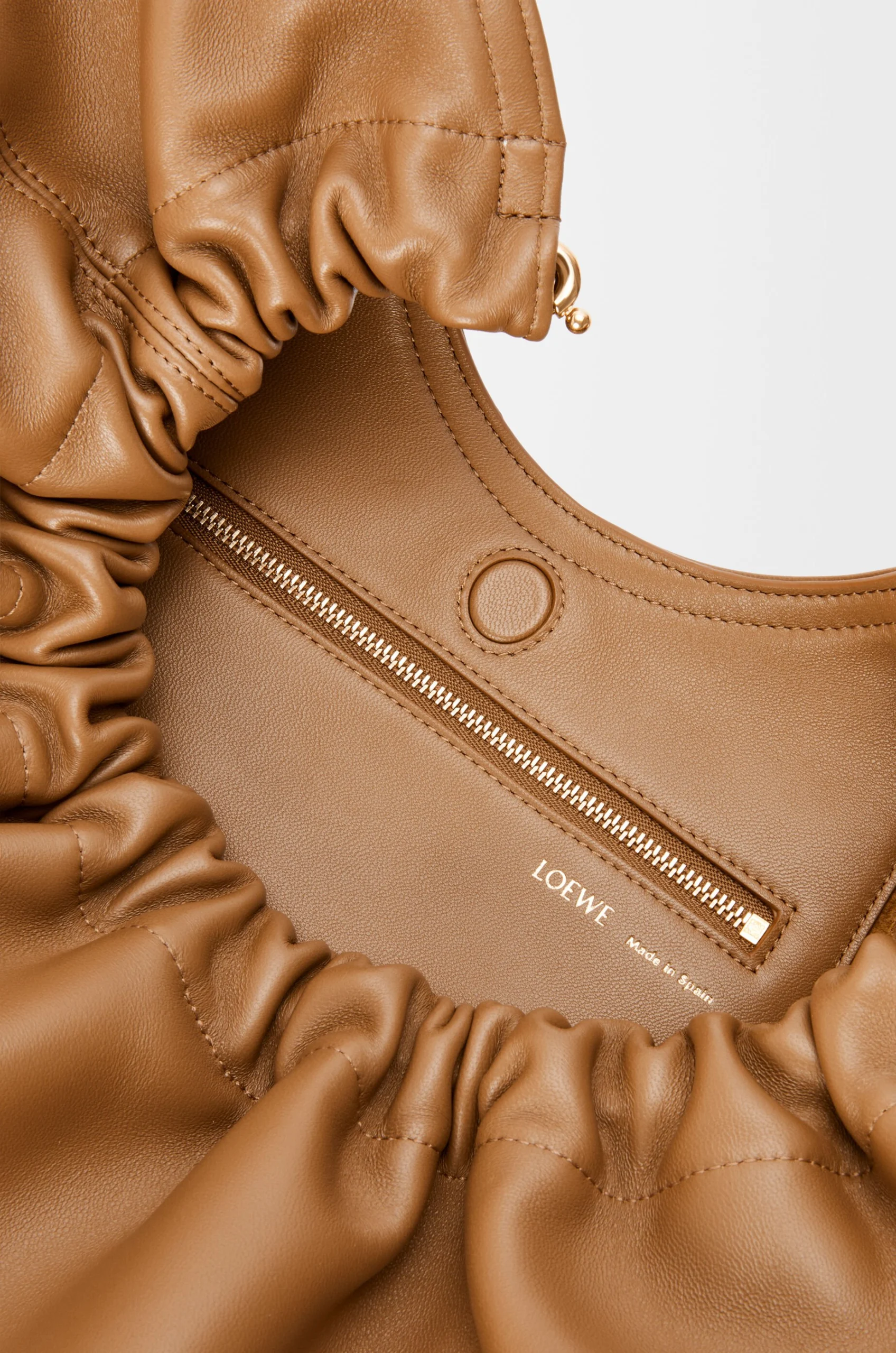 85c8fda9ec0da473176202bc683519af Medium Squeeze bag in mellow nappa lambskin - Image 4