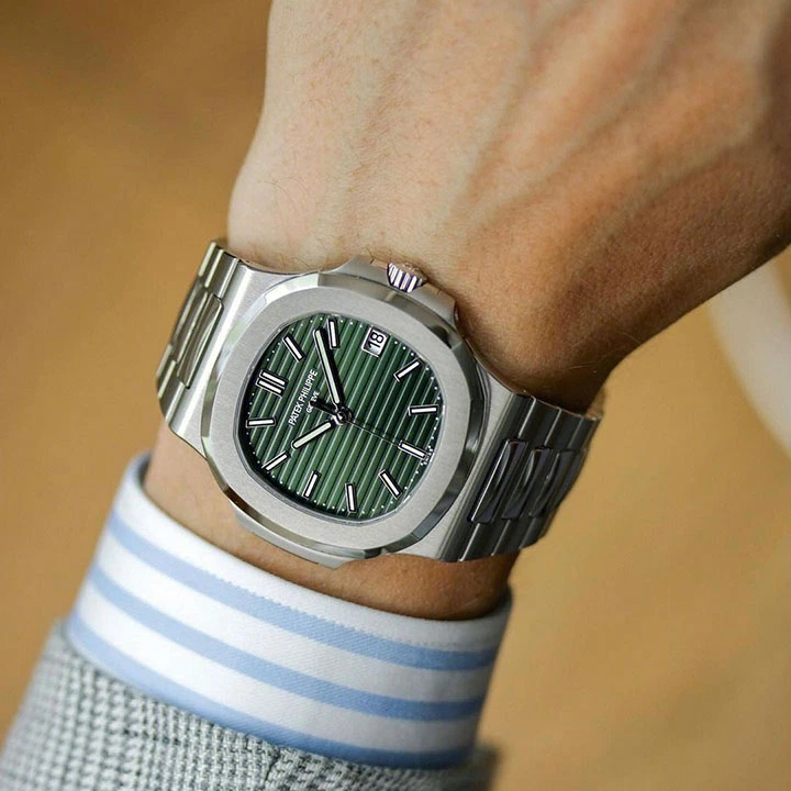 93066fdfabb89c7f25f55f6488274bf4 Nautilus 5711/1A-014 - Image 2