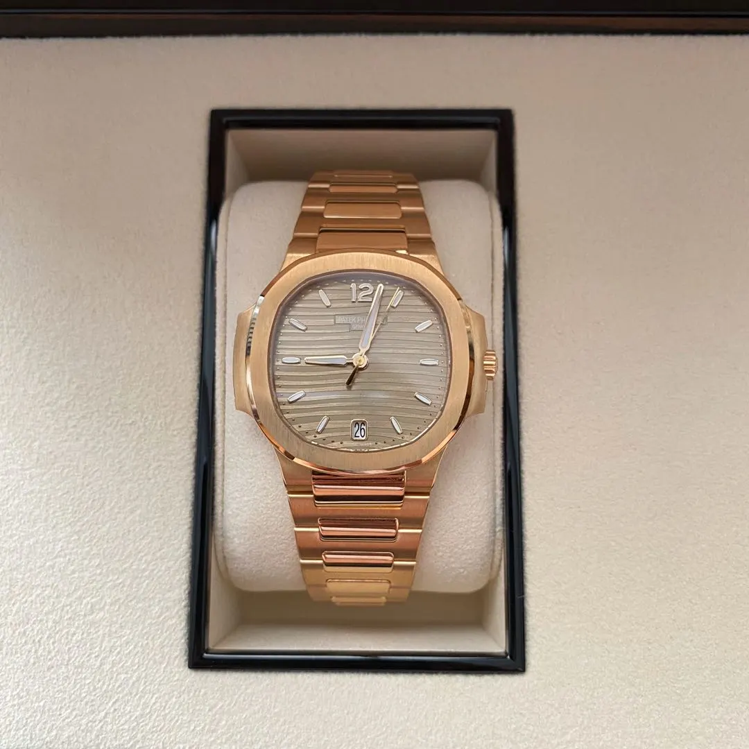 98cd16b5ddb80028275daf8f0cd9a0f3 Patek Philippe 7118/1R - NAUTILUS - Image 9