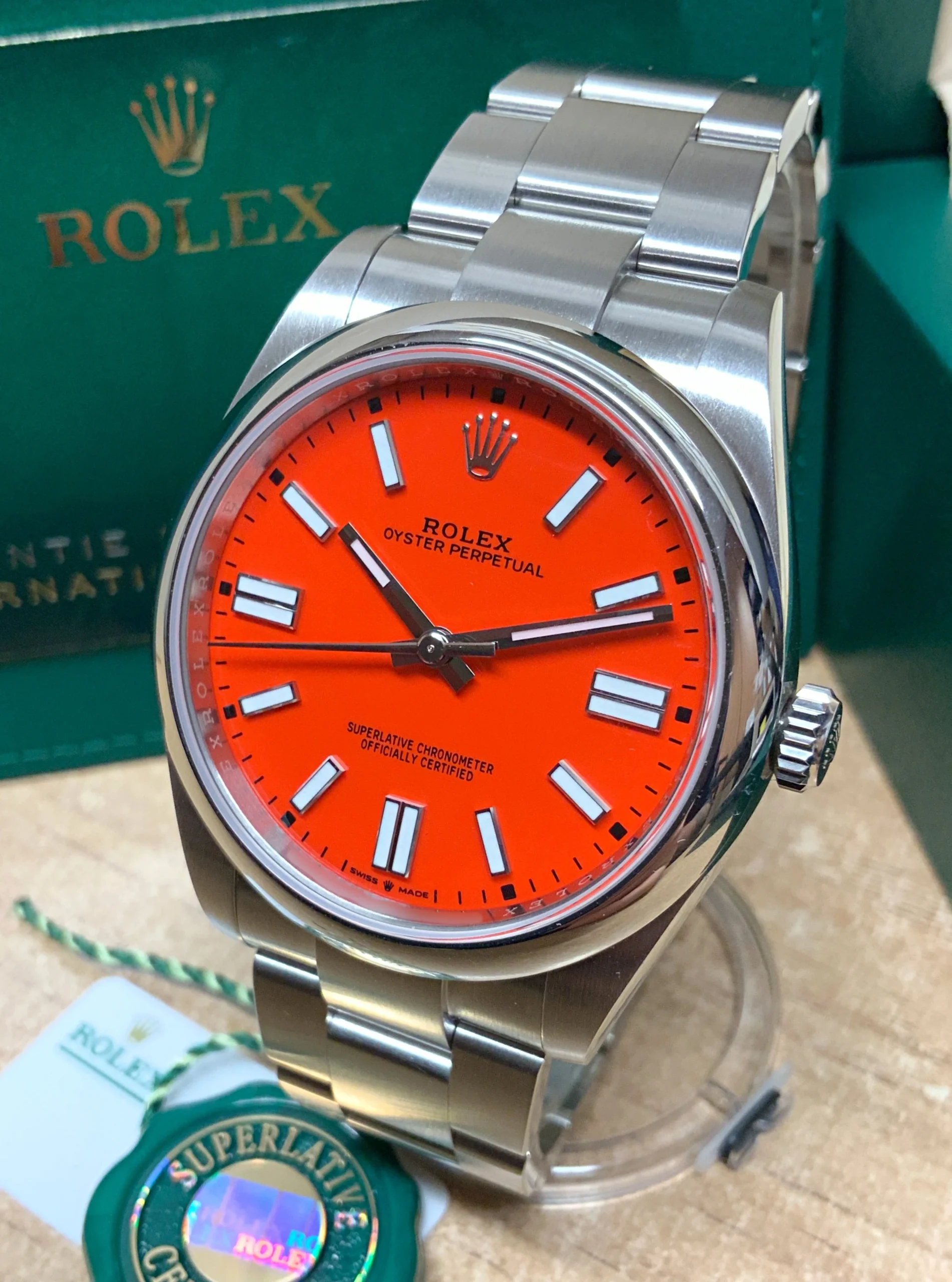 998820d5ce1bb53d4b31d9a555bacb49 OYSTER PERPETUAL 124300 Series(orange) - Image 4