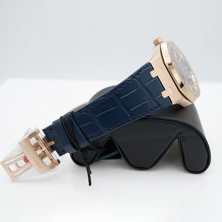 a2fa6879e8b9bb484d0b76832ea17b08 ROYAL OAK SELFWINDING 50TH ANNIVERSARY Ref. 15510OR.OO.D315CR.01 - Image 5