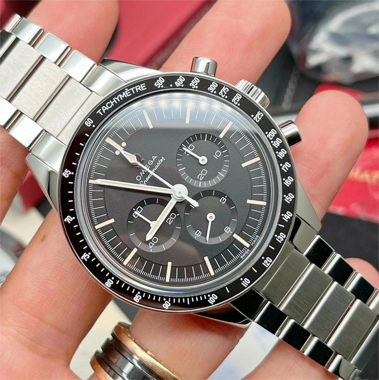 b18323073e77a9c299da2a2dade802ff Omega Speedmaster Professional Moonwatch -311.30.40.30.01.001 - Image 3