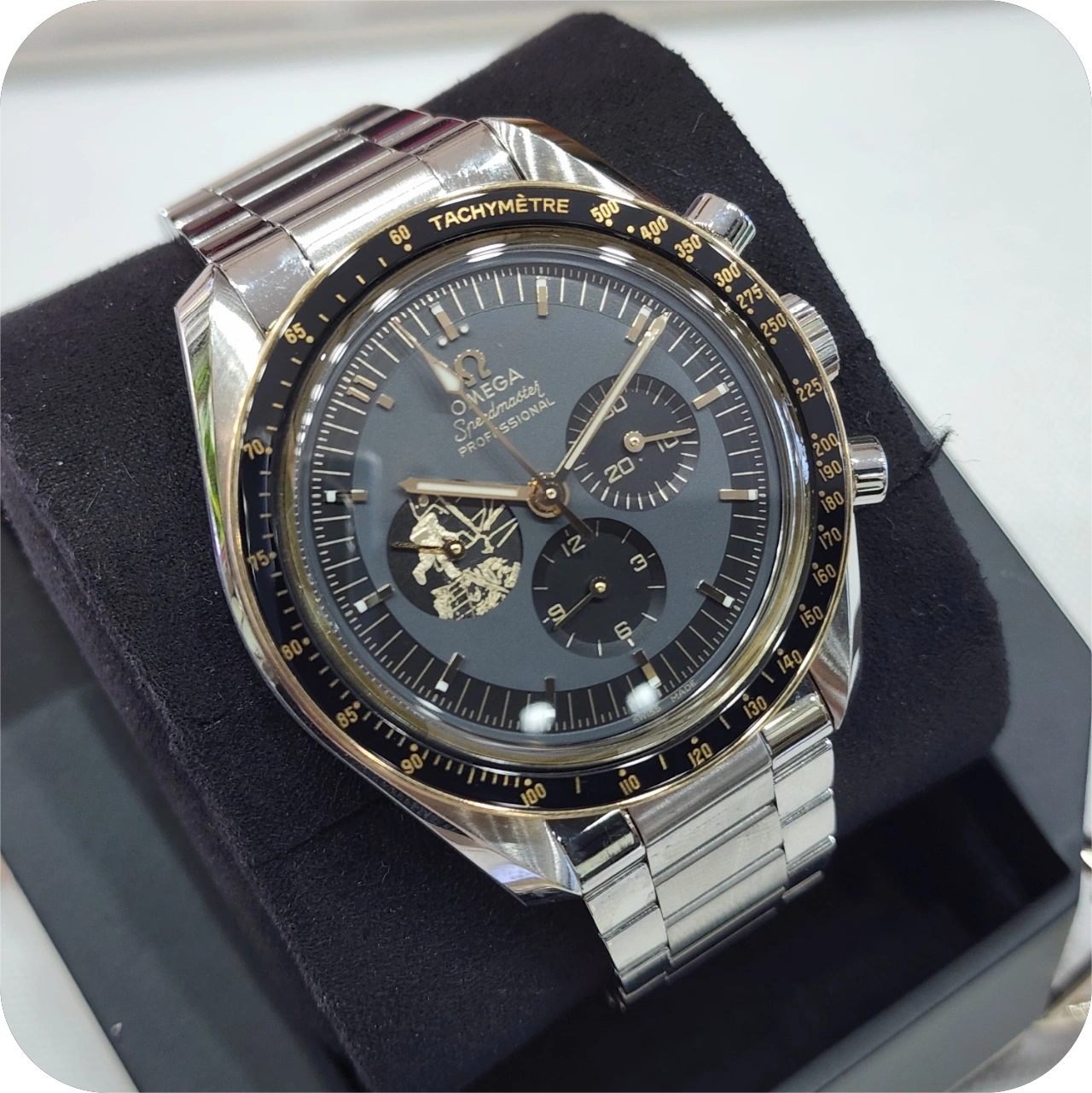 b3b93981a61d211090a7bece2c2baec2 CO‑AXIAL MASTER CHRONOMETER CHRONOGRAPH 42 MM Apollo 11 50th anniversary-310.20.42.50.01.001 - Image 5