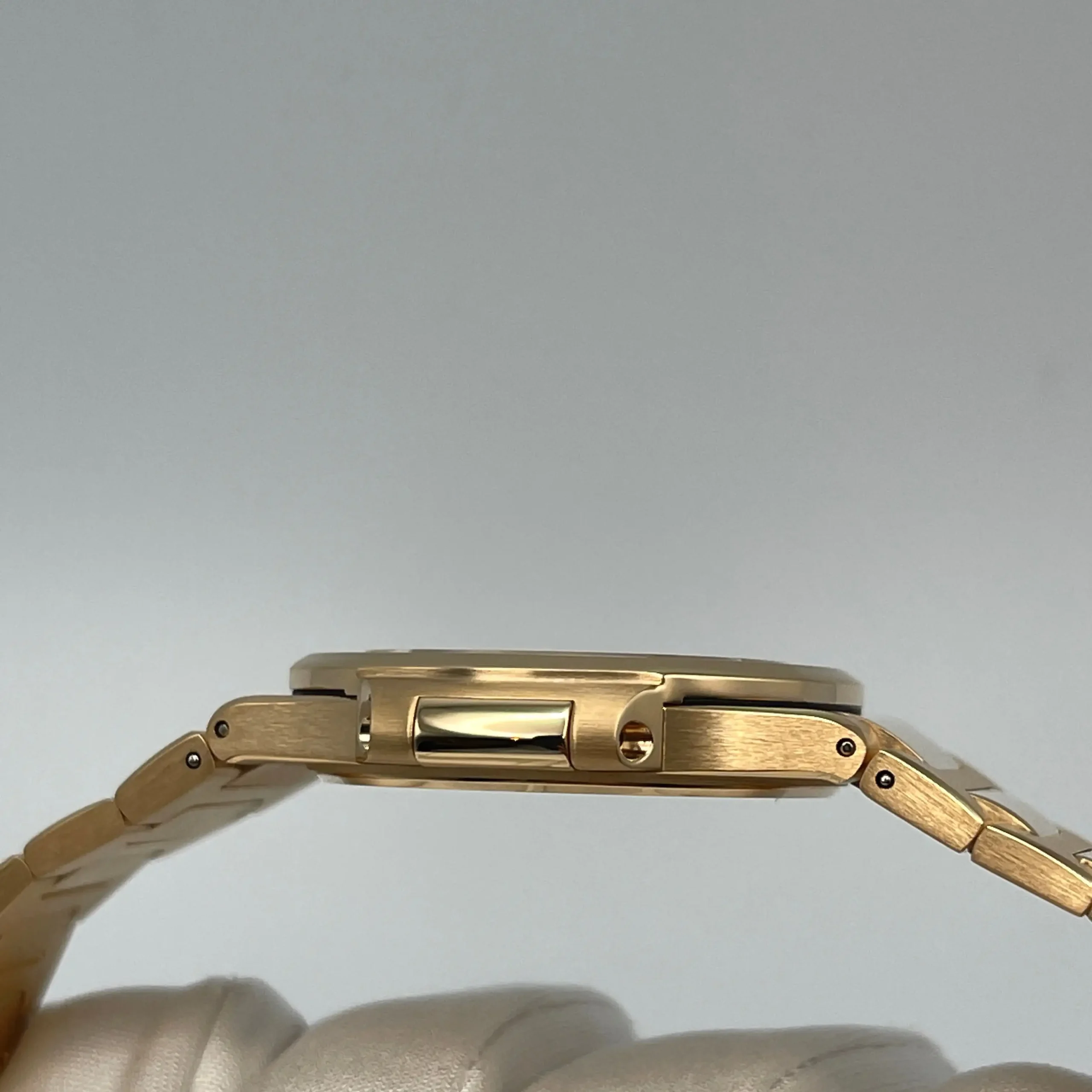 c24c630abb35cfbabbba0b0e71b42d21 7010/1R - Patek Philippe NAUTILUS - Image 9