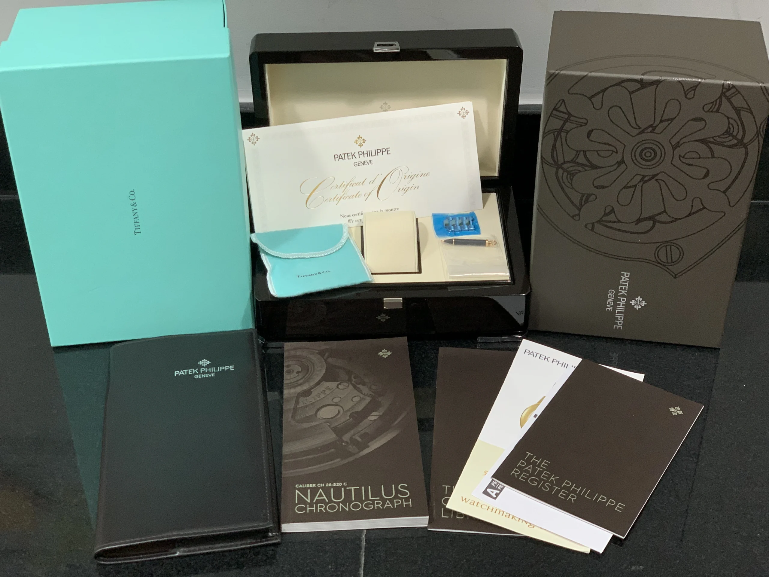 ca4066f4759f3f29c978f7c9a3ae9d0c Patek Philippe (Commemorative Edition) NAUTILUS 5711/1A-018 - Image 9