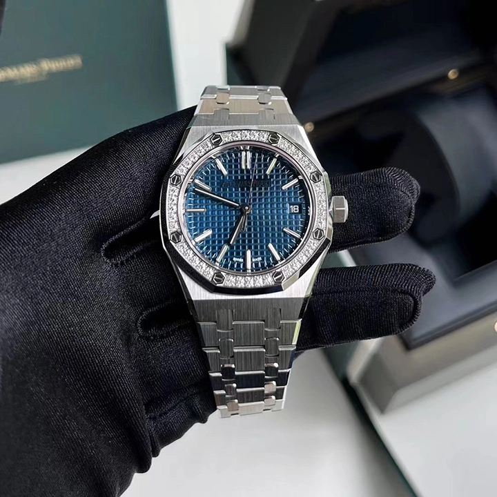 d08db28adbef228782382611b0da3c28 ROYAL OAK SELFWINDING 50TH ANNIVERSARY Ref. 77451ST.ZZ.1361ST.02 - Image 3
