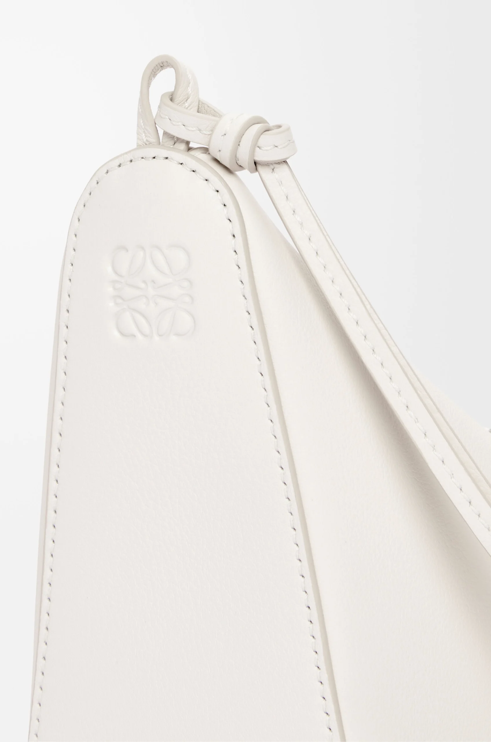 d40b0e10c4466b45867c5b3ba66be415 Mini Hammock hobo in classic calfskin - Image 5