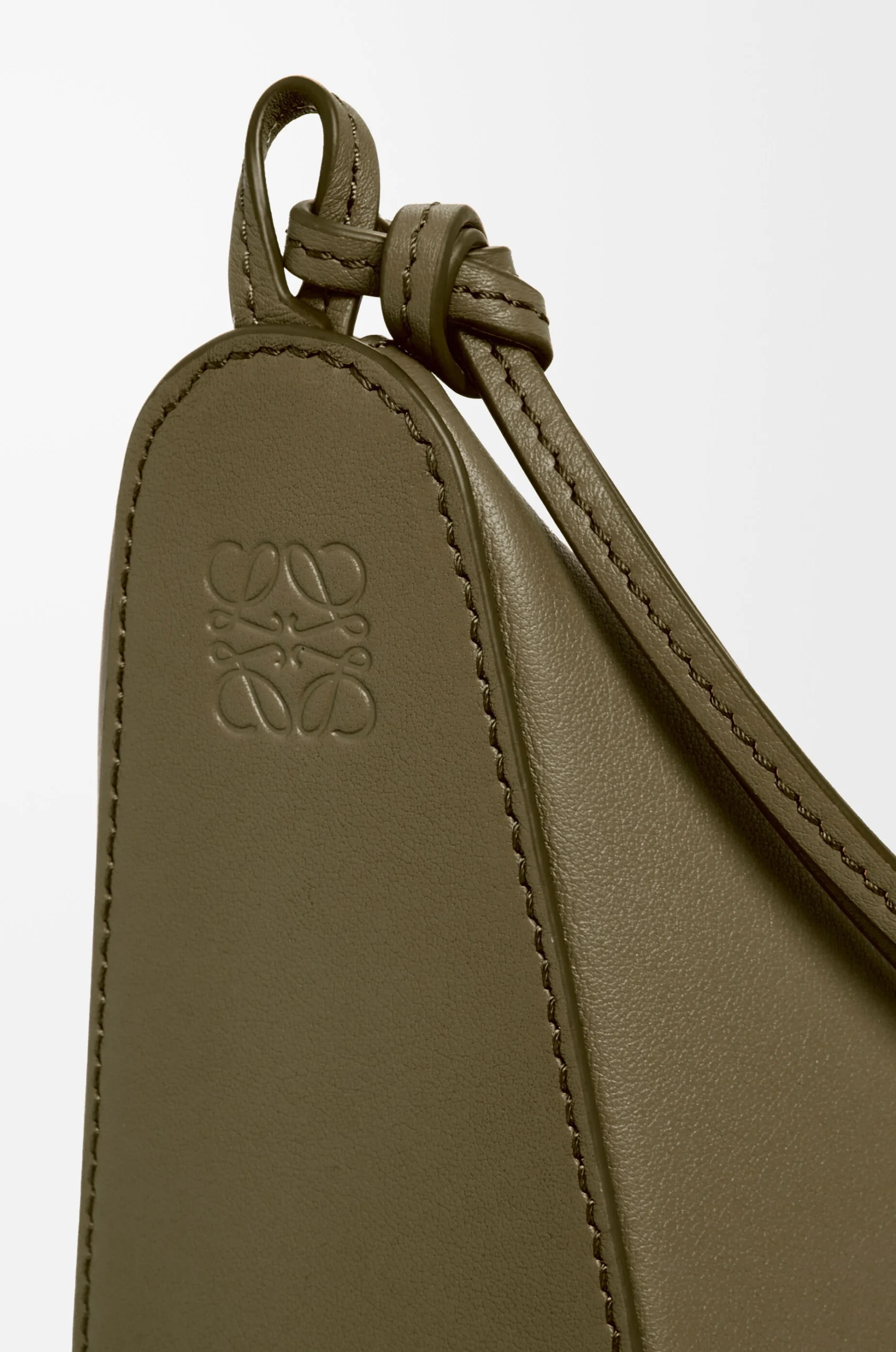 dbac7a3bcb2e5cd6eaa08f466f639283 Mini Hammock hobo in classic calfskin - Image 4