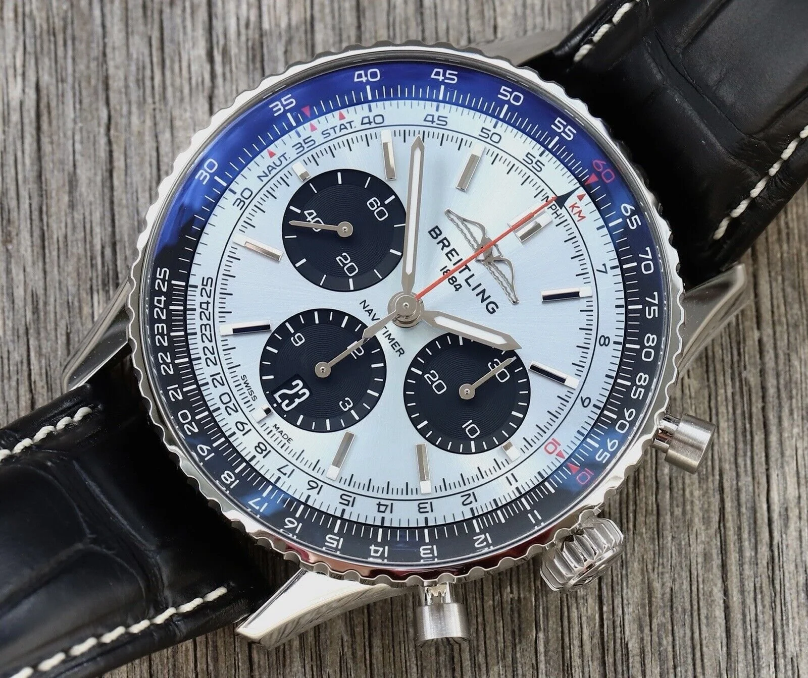 dc567afe1fe0c679587ee11871bc86e3 Breitling Navitimer B01 Chronograph Ice Blue Dial 43 AB0138241C1P1 - Image 5