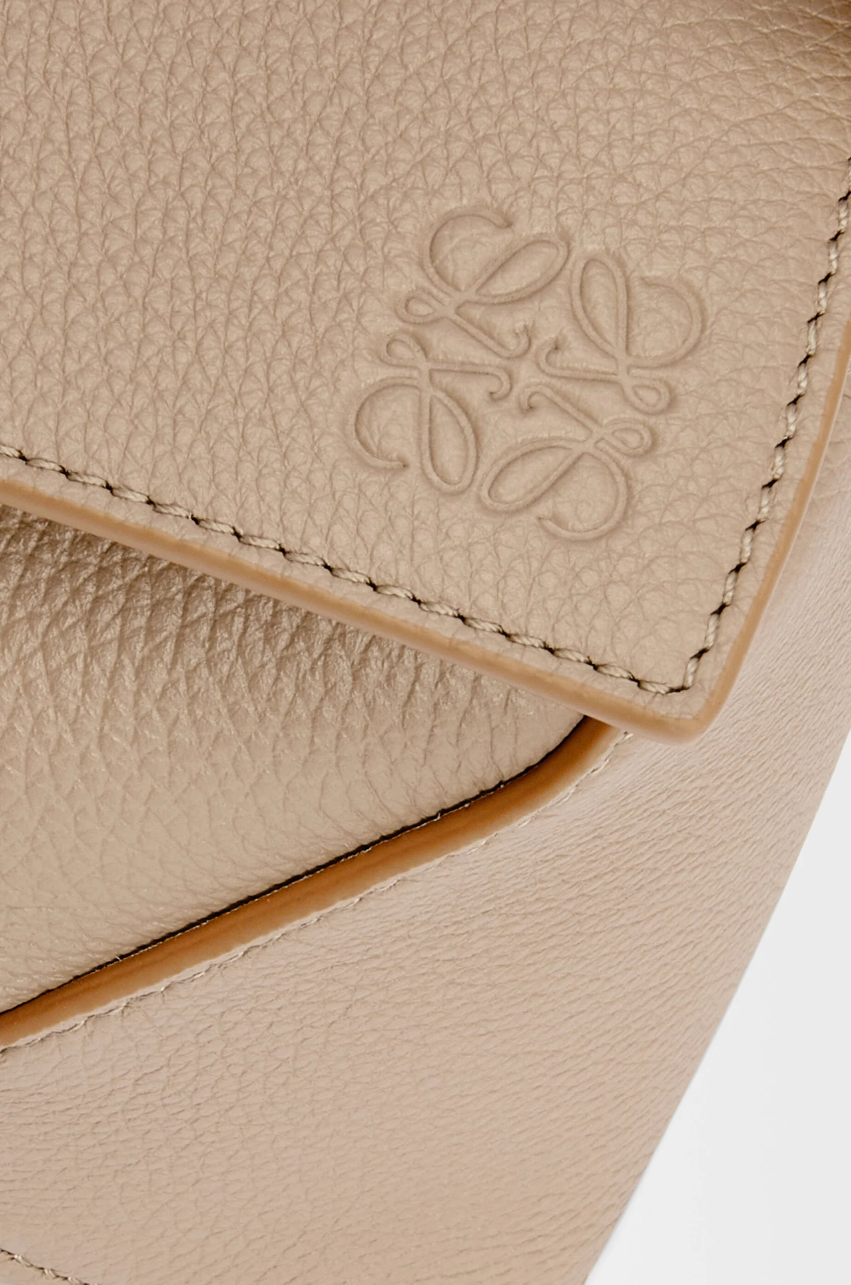 f33e7bf654c5ba1472e3cb999429efb5 Small Puzzle bag in soft grained calfskin - Image 5