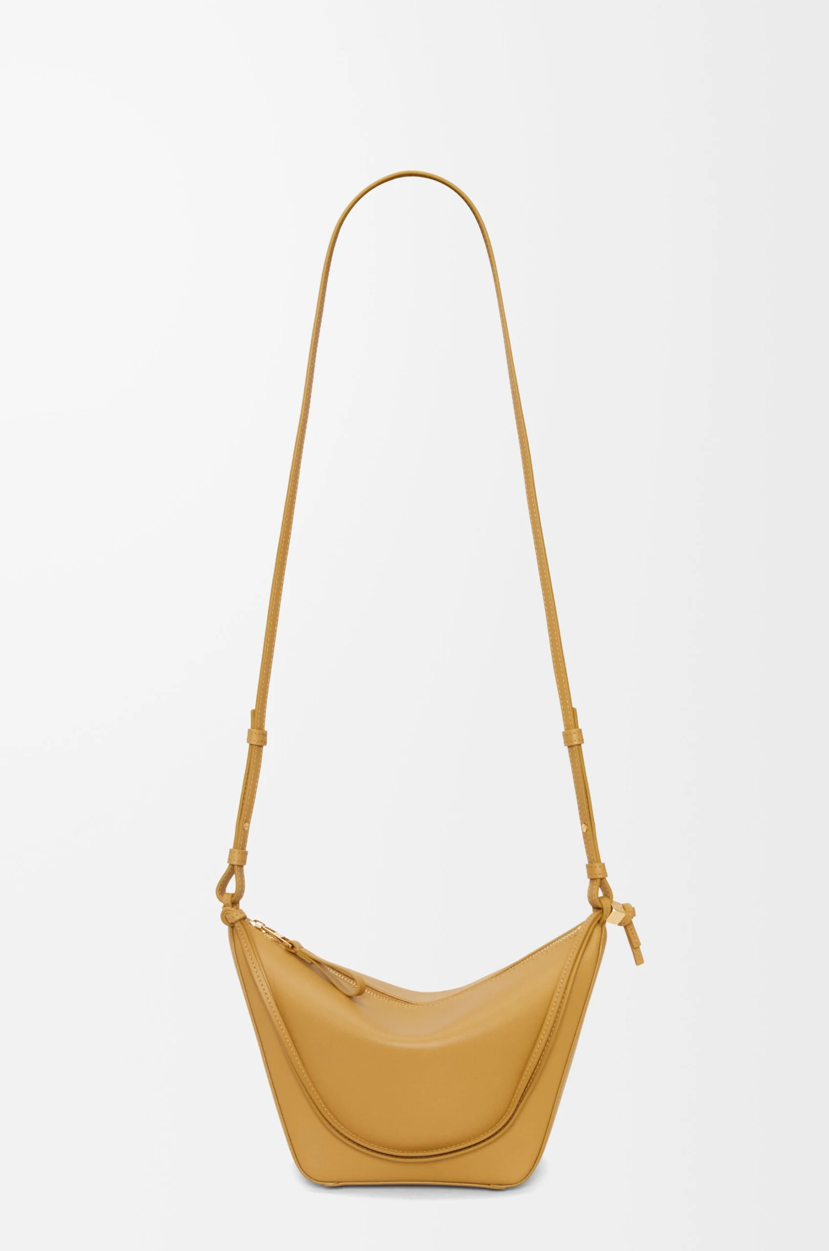 f7f6a1086a670e80842a9e291f776740 Mini Hammock hobo in classic calfskin - Image 4