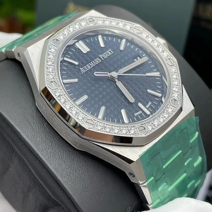 faccbb23b870cfcca9384b71c0bf6fc4 ROYAL OAK SELFWINDING 50TH ANNIVERSARY Ref. 77451ST.ZZ.1361ST.02 - Image 4